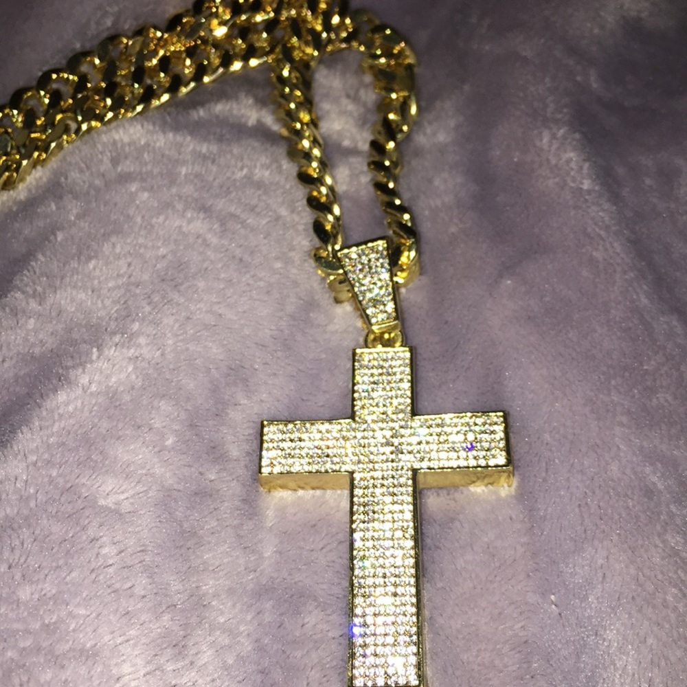 Fashion Nova gold chain